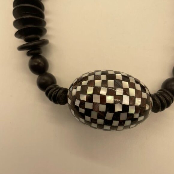 NWOT Black Wood Bead Necklace with Mother of Pearl Covered Center Bead - Picture 5 of 8